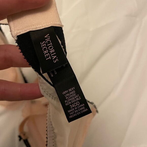 Victorias Secret womens Very Sexy Unlined Plunge Chantilly Lace Bra Beige 34DD - Picture 4 of 4